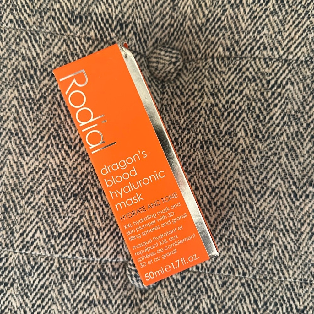 RODIAL
DRAGON'S BLOOD HYALURONIC MASK

50ML